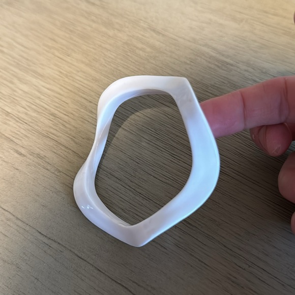 Vintage Plastic Bangle Bracelet, White, Curvy, Retro, Boho - Picture 6 of 7